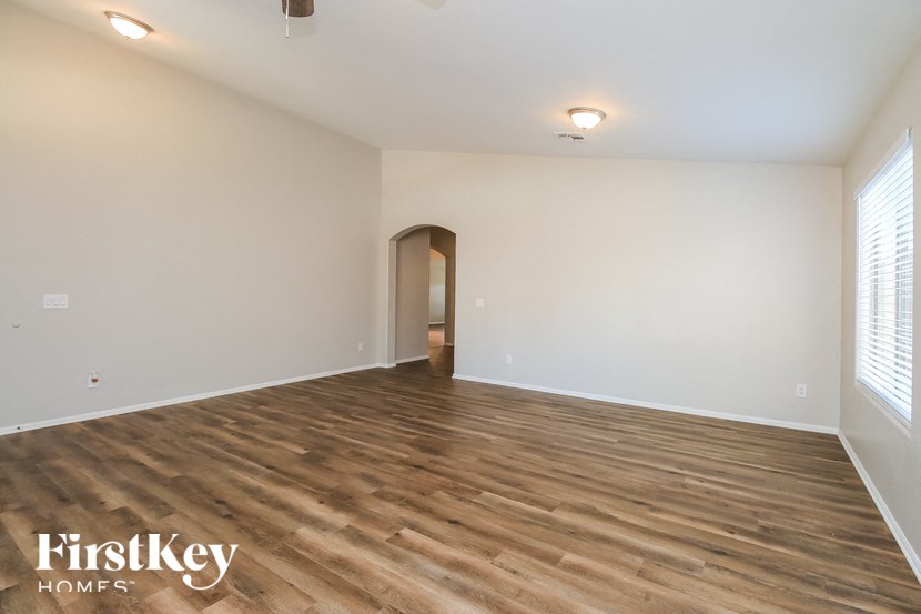 1417 E JEANNE Lane Studio House for Rent - Photo Gallery 6