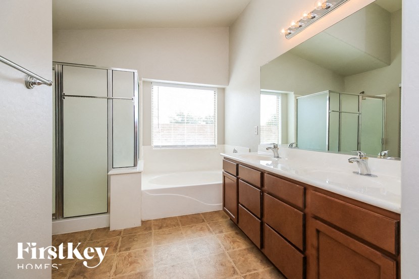 1417 E JEANNE Lane Studio House for Rent - Photo Gallery 10