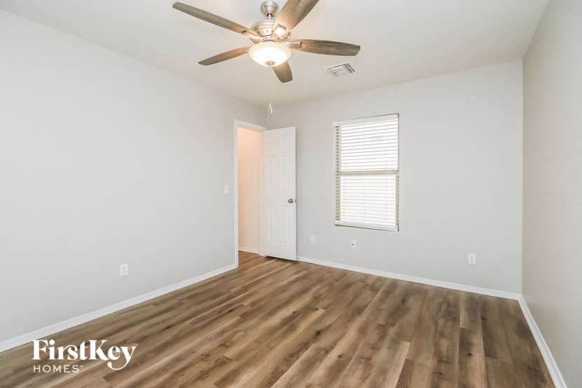 the living room is clean and ready to be staged