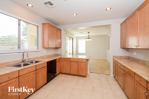 16430 W PRICKLY PEAR Trail 4 Beds Apartment for Rent