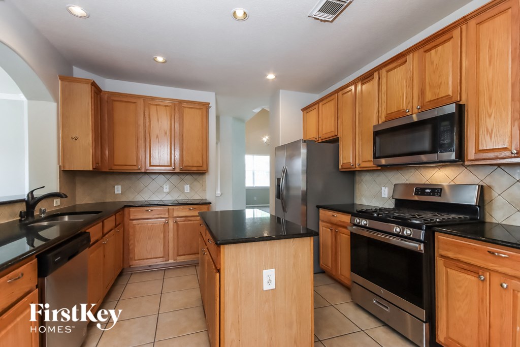 1002 Alp Springs Court 4 Beds House for Rent - Photo Gallery 6