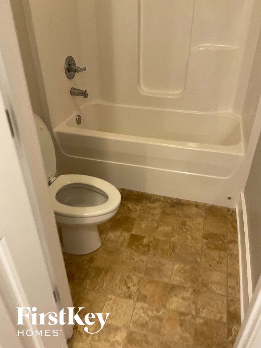 6366 COVE LANE 4 Beds House for Rent - Photo Gallery 8