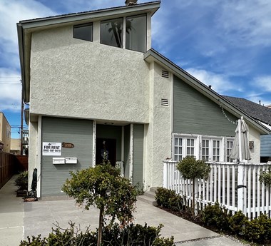 235 & 235 1/2 6Th Street 3 Beds Apartment for Rent