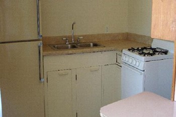 T-113-C 113 Tripp St. #C Studio House for Rent - Photo Gallery 6