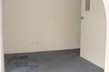 571,573,575,577 Briarwo 2 Beds Apartment for Rent - Photo Gallery 3