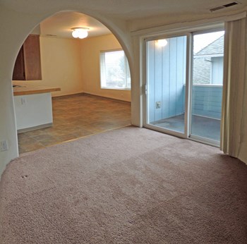 571,573,575,577 Briarwo 2 Beds Apartment for Rent - Photo Gallery 2