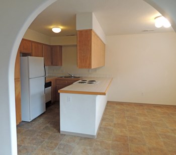 571,573,575,577 Briarwo 2 Beds Apartment for Rent - Photo Gallery 4