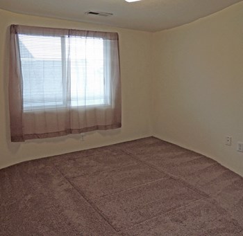 571,573,575,577 Briarwo 2 Beds Apartment for Rent - Photo Gallery 7