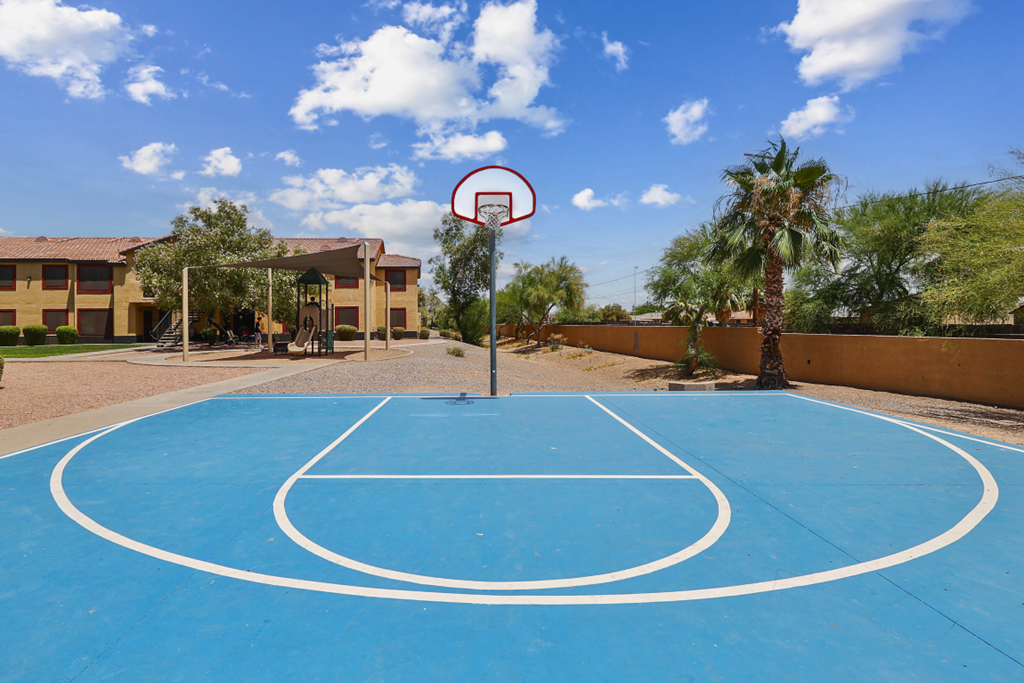 basketball court at the enclave at woodbridge apartments in sugar land tx