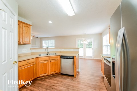 7035 Hill N Dale Drive 3 Beds Apartment for Rent