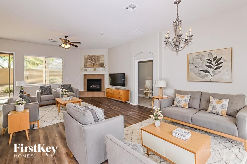 1809 S 123RD Drive 4 Beds House for Rent - Photo Gallery 3