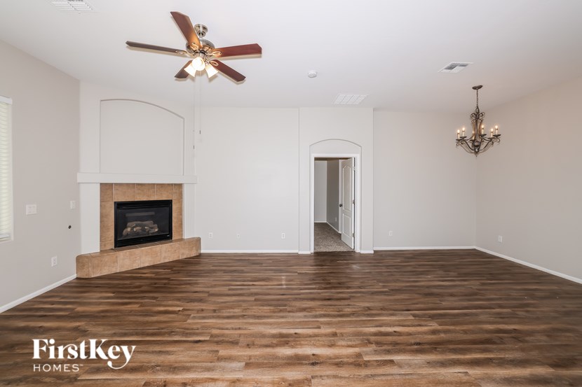 1809 S 123RD Drive 4 Beds House for Rent - Photo Gallery 4