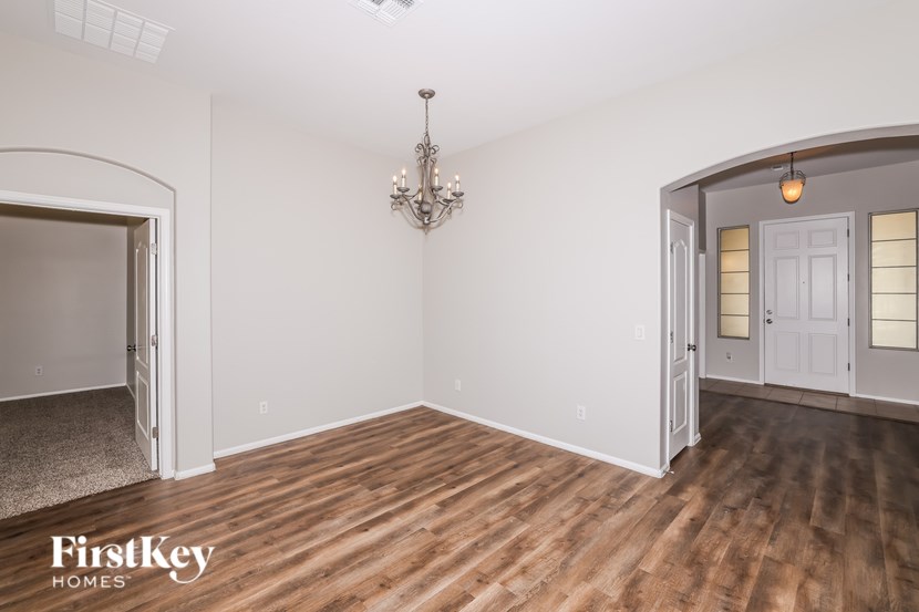 1809 S 123RD Drive 4 Beds House for Rent - Photo Gallery 5