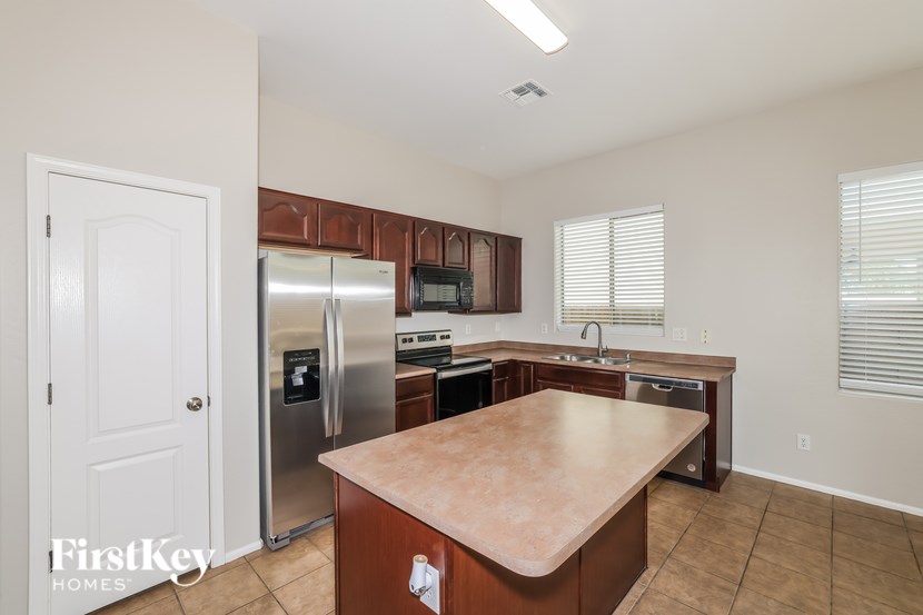 1809 S 123RD Drive 4 Beds House for Rent - Photo Gallery 8