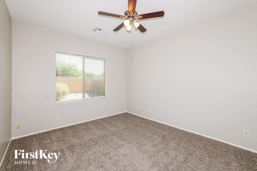 1809 S 123RD Drive 4 Beds House for Rent - Photo Gallery 10