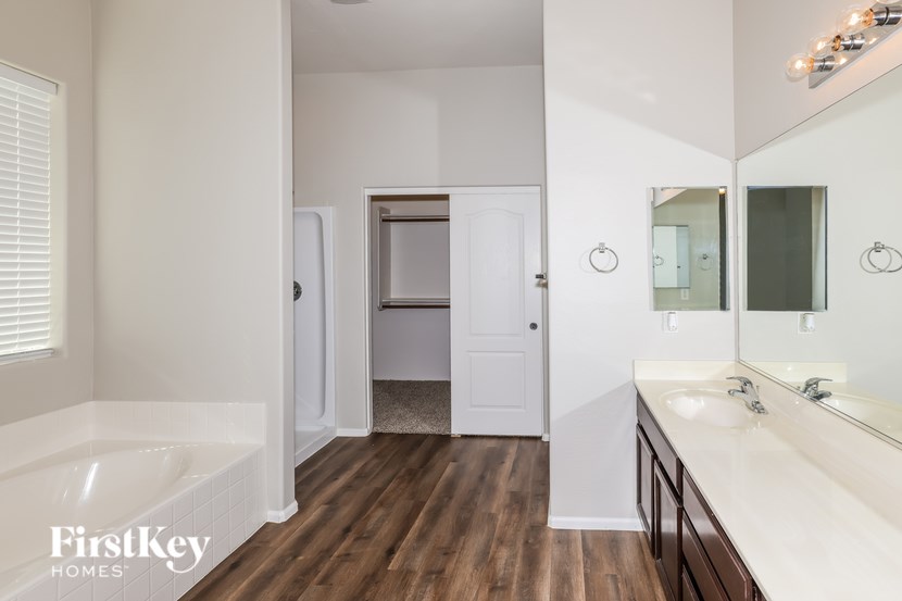 1809 S 123RD Drive 4 Beds House for Rent - Photo Gallery 12