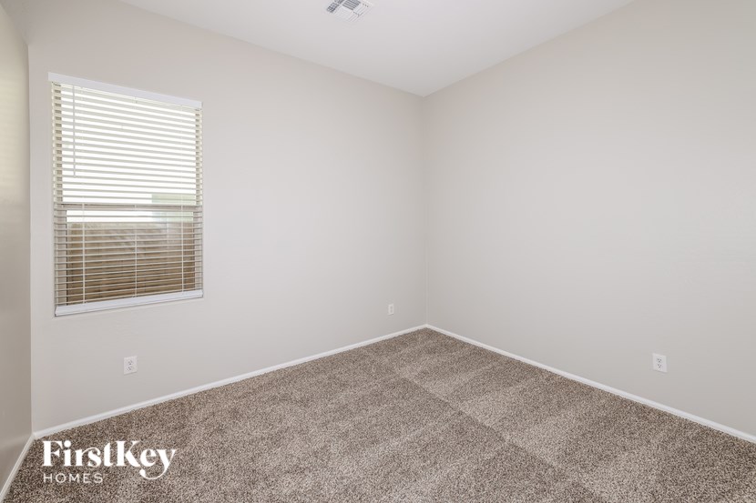 1809 S 123RD Drive 4 Beds House for Rent - Photo Gallery 14