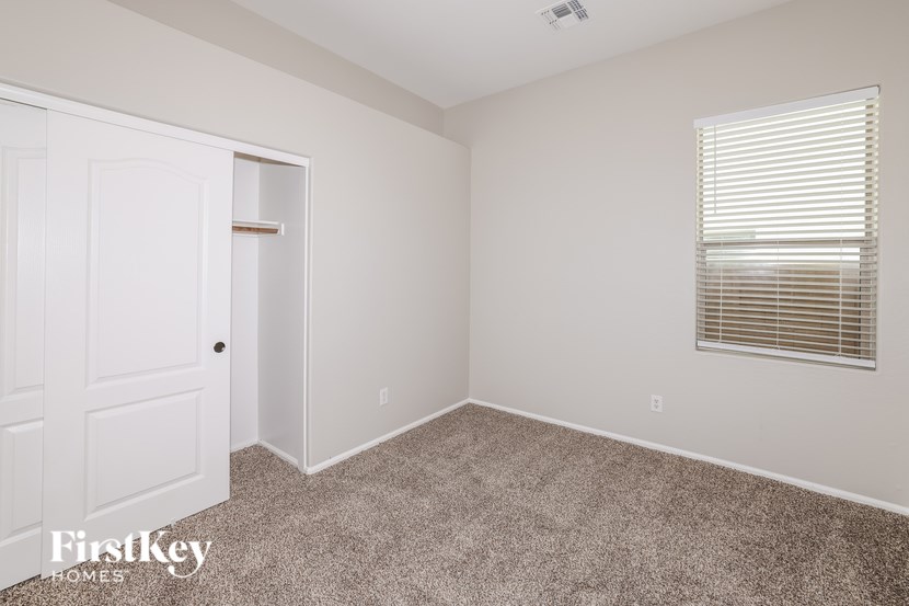 1809 S 123RD Drive 4 Beds House for Rent - Photo Gallery 15