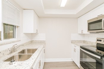 21447 NORTHWOOD DR 3 Beds House for Rent - Photo Gallery 6