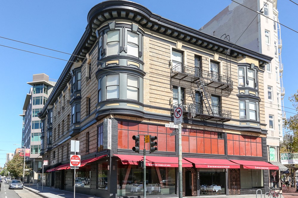 the corner of a building on a city street
