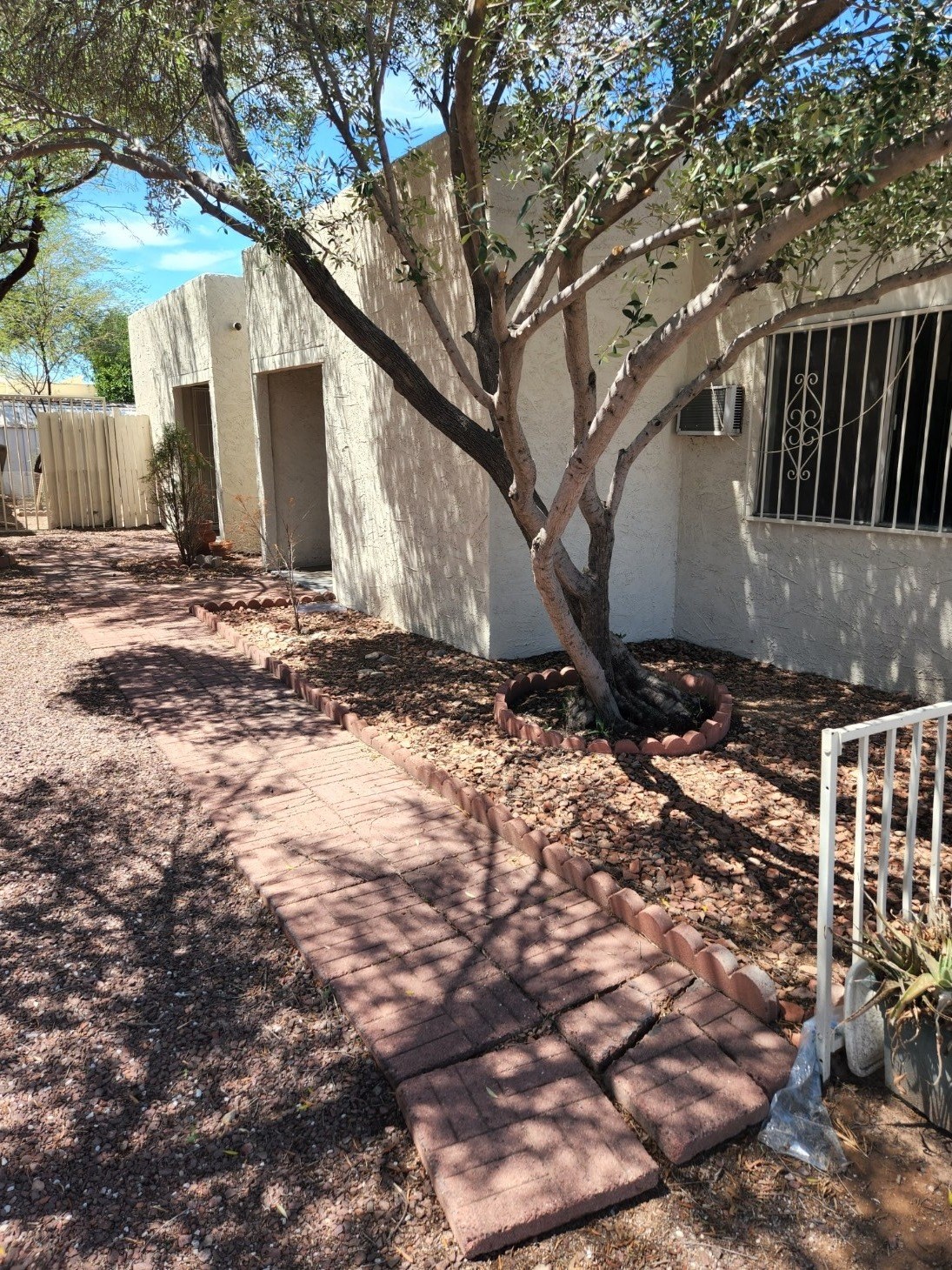 3322 East Presidio Road