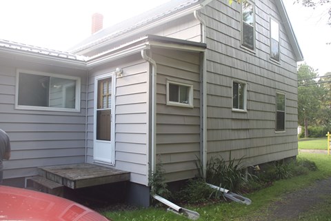 the front of the house before the remodel