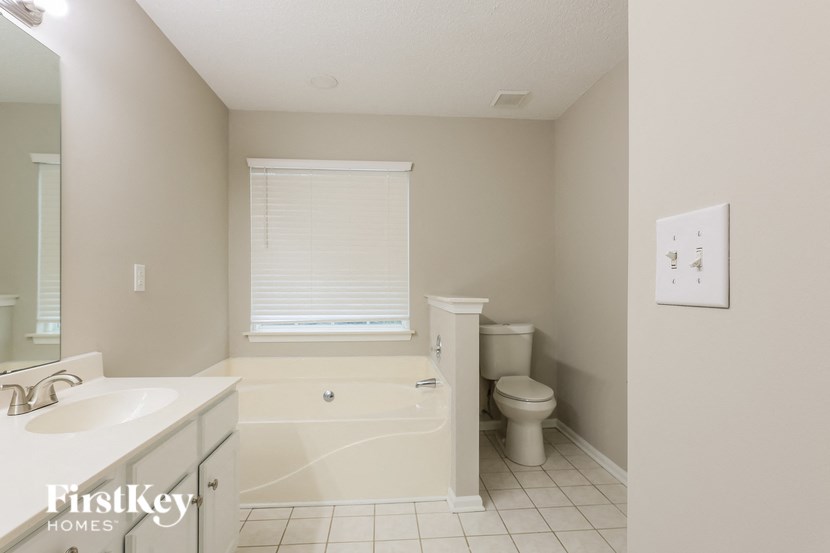 A bathroom with a toilet, sink, and bathtub.
