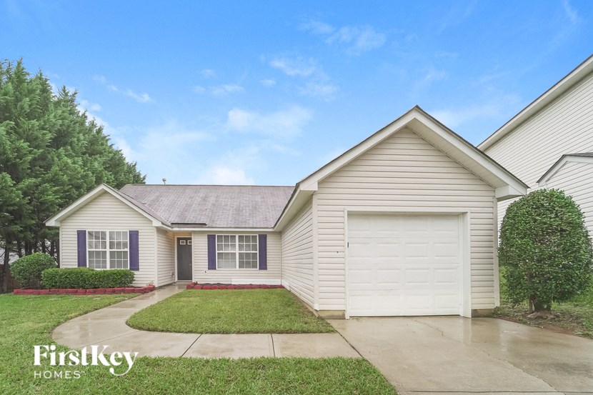 A house with a garage door and a driveway.