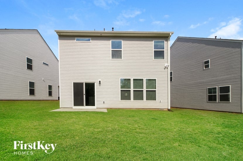 a white house in the middle of two other houses