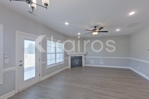 3704 Oak Leaf Way Ste E 3 Beds Apartment for Rent