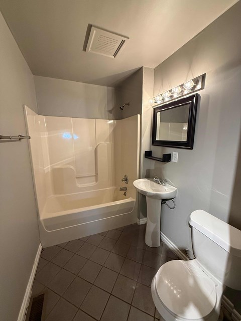 1030 North New Haven Avenue 3 Beds Apartment for Rent
