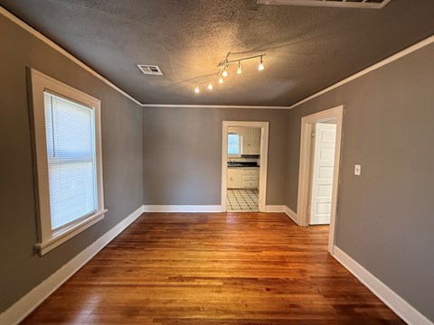 123 North Columbia Avenue 2 Beds Apartment for Rent