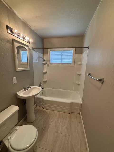 549 East 47Th Place North 3 Beds Apartment for Rent