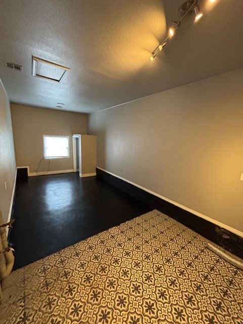 549 East 47Th Place North 3 Beds Apartment for Rent