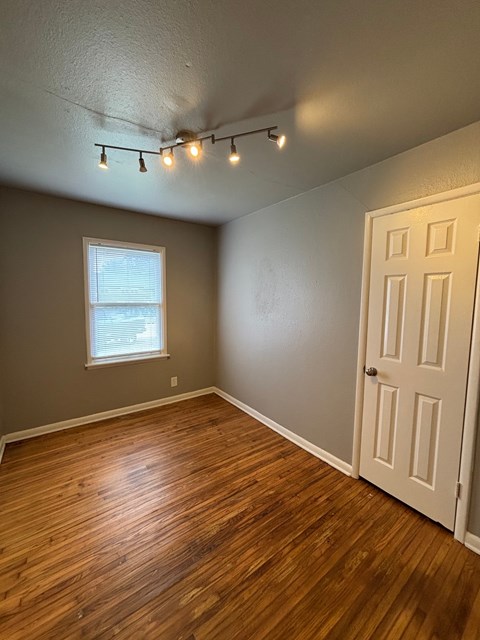 549 East 47Th Place North 3 Beds Apartment for Rent