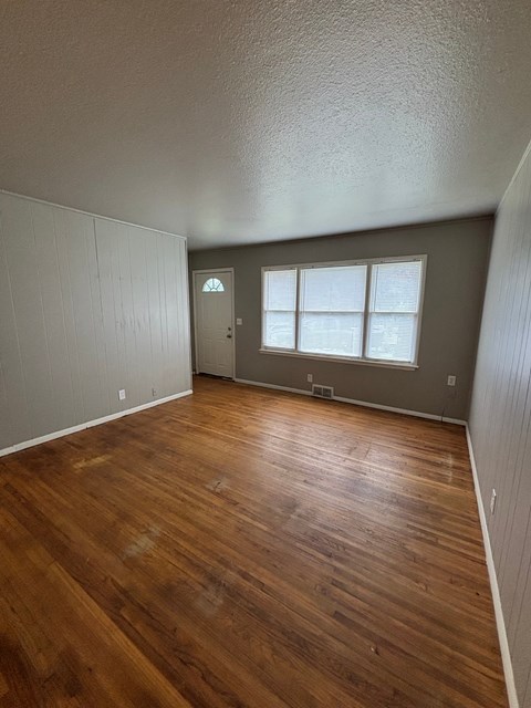 549 East 47Th Place North 3 Beds Apartment for Rent