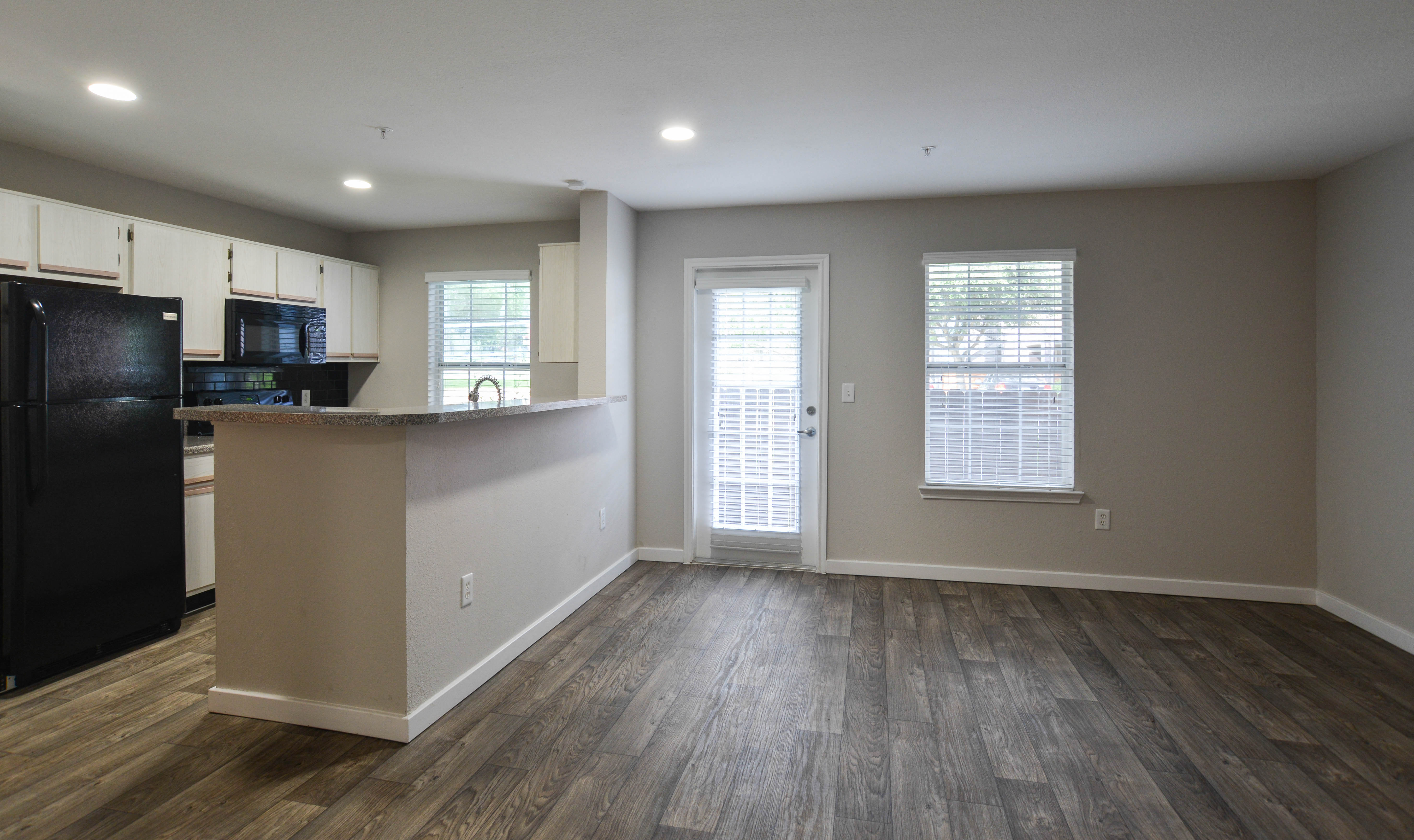 Riverside Austin Apartments Connection