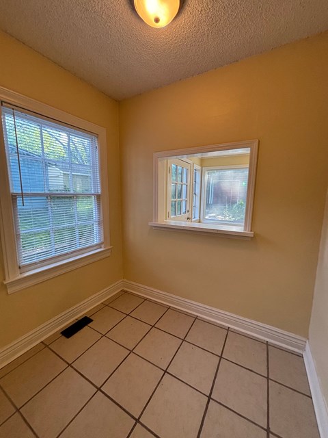 227 North Yukon Avenue 3 Beds Apartment for Rent