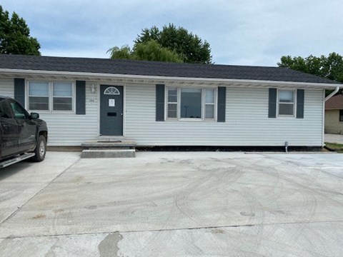 706 S Main St 3 Beds Apartment for Rent