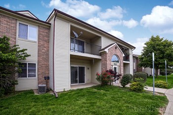 Lush Green Outdoors at Creekside Square Phase I, Indianapolis, IN - Photo Gallery 11