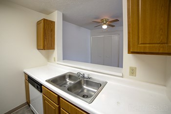 Sink With Faucet at Creekside Square Phase I, Indianapolis, IN - Photo Gallery 32