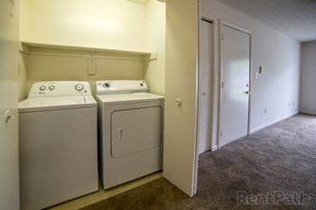 Washer And Dryer In Every Home at Creekside Square Phase I, Indianapolis, IN, 46254 - Photo Gallery 31