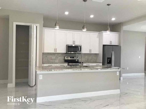 3201 40Th Street SW 4 Beds Apartment for Rent