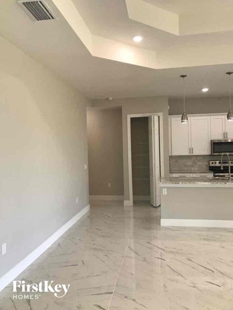 3201 40Th Street SW 4 Beds Apartment for Rent