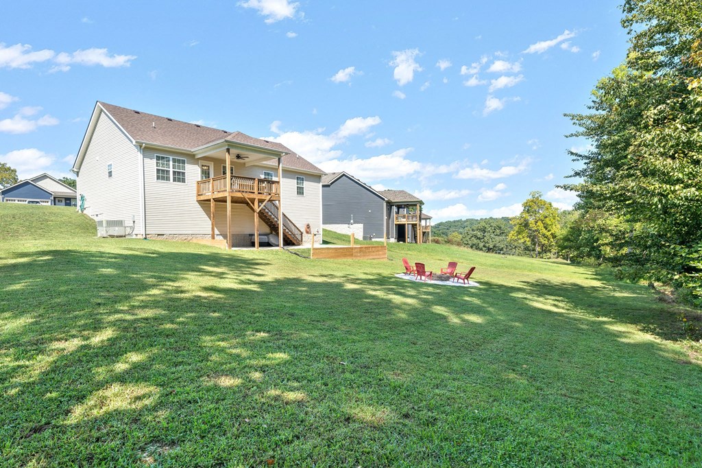 the view of the house from the backyard with a picnic table and chairs