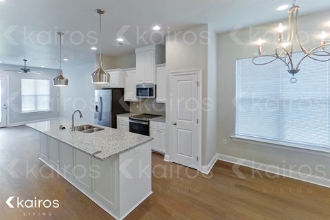 4816 W Dacha Ln 3 Beds Apartment for Rent