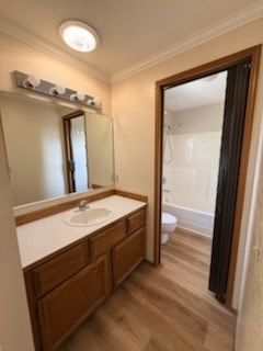 A bathroom with a sink and mirror.