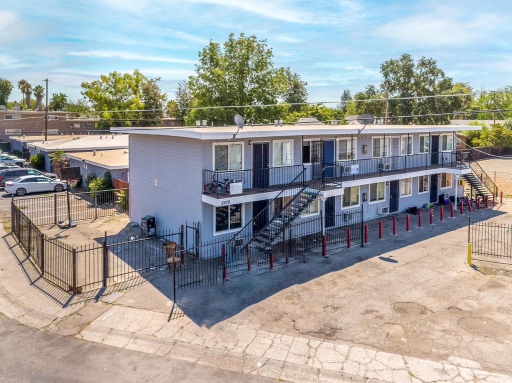 the building where the motel is located is equipped with stairs and balconies