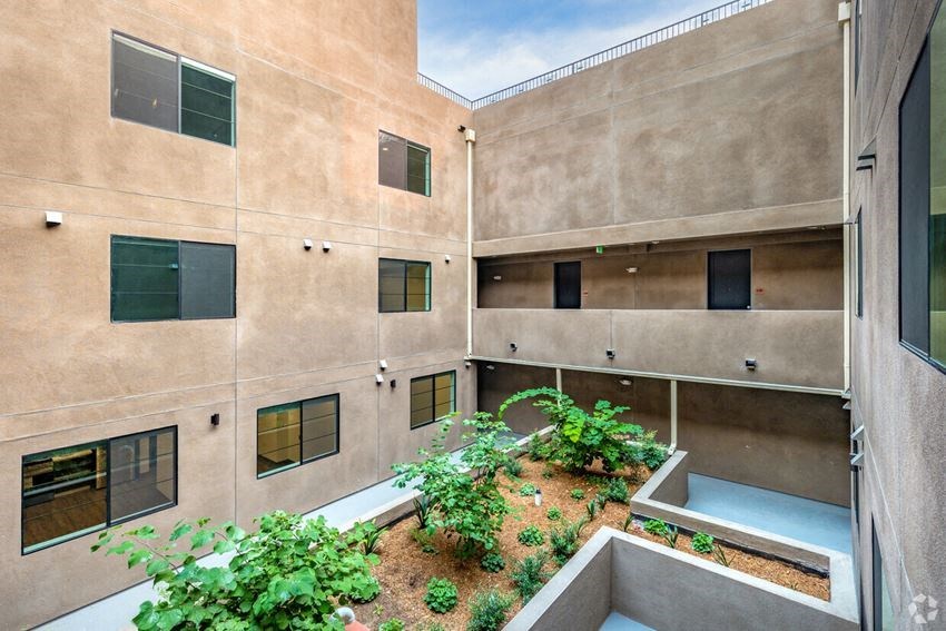 an open courtyard in the middle of an apartment building