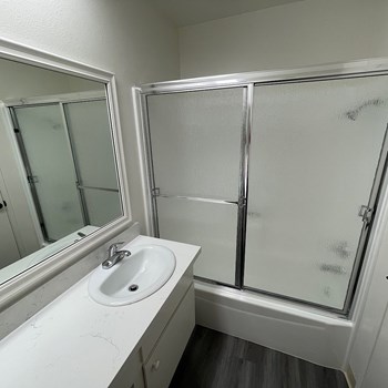 101 W Avenida De Los Arboles Studio-3 Beds Apartment for Rent - Photo Gallery 7